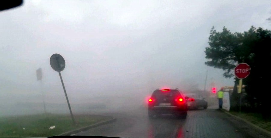 Szczecin: Rondo Uniwersyteckie zalane gorącą wodą ciepłowniczą (AKTUALIZACJA)