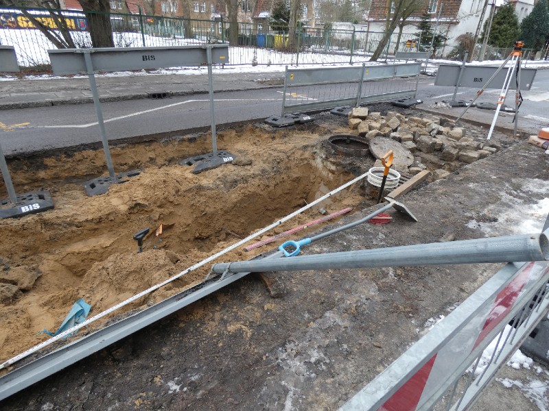 Szczecin: Trudne życie kierowców przejeżdżających przez Skolwin. Miasto umywa ręce od tematu