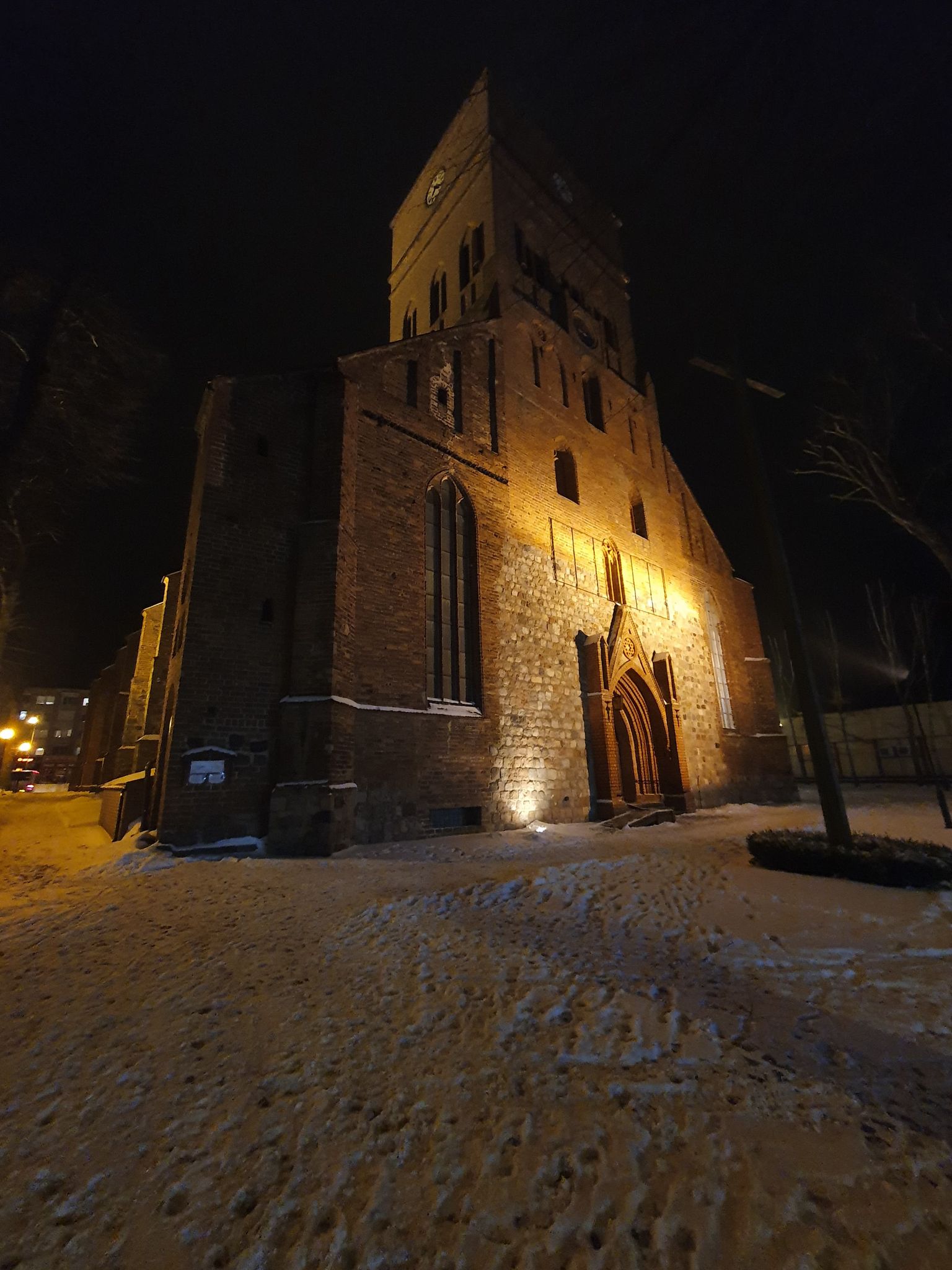 Pyrzyce: Ziarno prawdy w legendzie? Co kryje się pod posadzką kościoła?