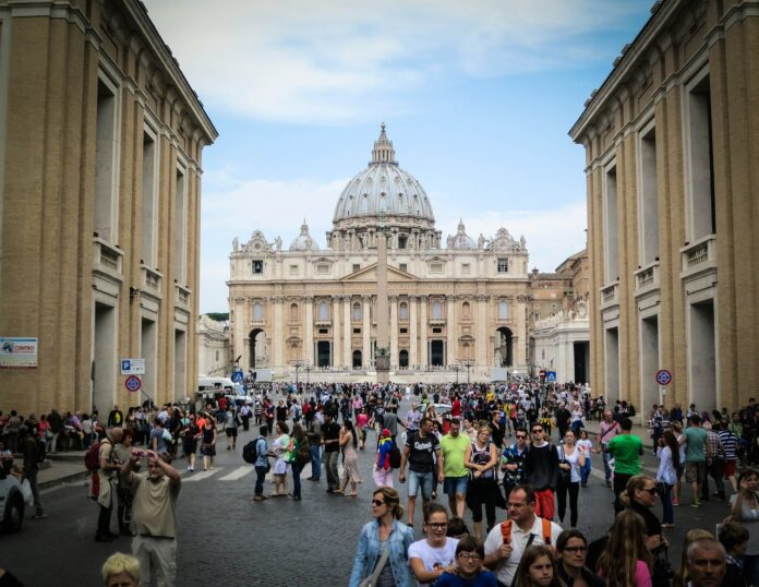 Watykan: niedozwolone udzielanie błogosławieństwa parom homoseksualnym