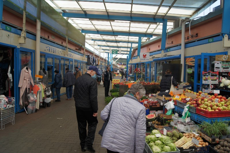 Kupcy z Manhattanu walczą o targowisko. Wsparli ich Radni PiS i Solidarnej Polski