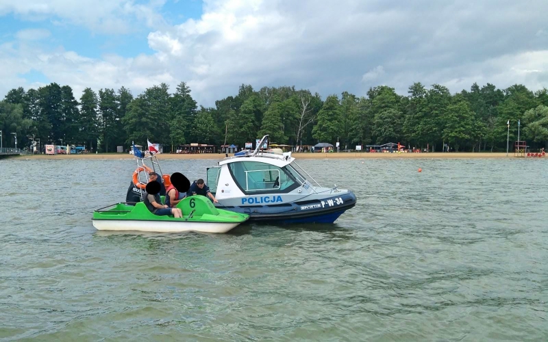Miedwie: Pijani na rowerze wodnym. Stargardzka policja ostrzega