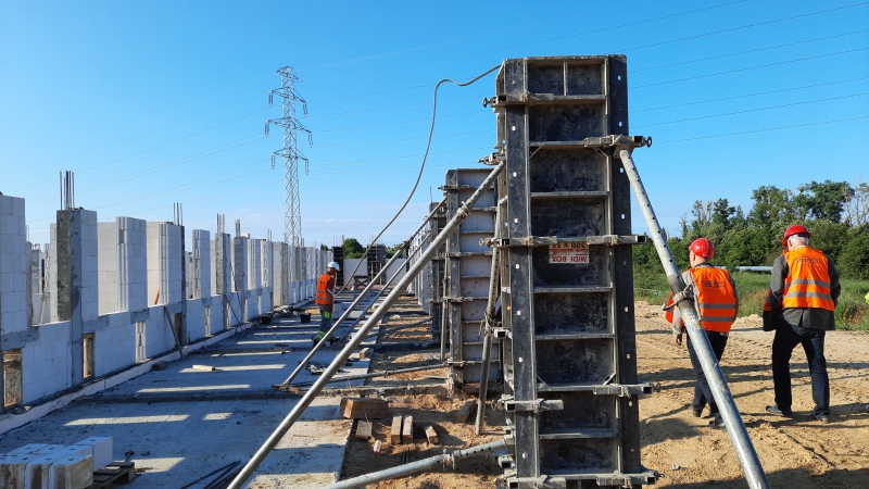 Szczecin: Widać już ściany nowego schroniska dla bezdomnych zwierząt