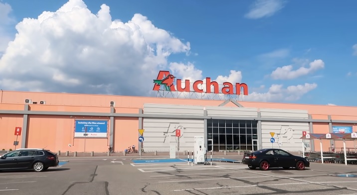 Auchan otwiera się w niedziele. Jeszcze we wrześniu stanie się placówką pocztową