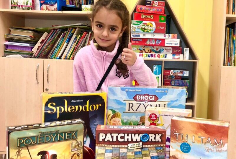 Kartony pełne gier i puzzli trafiły do młodych pacjentów szpitala "Zdroje"