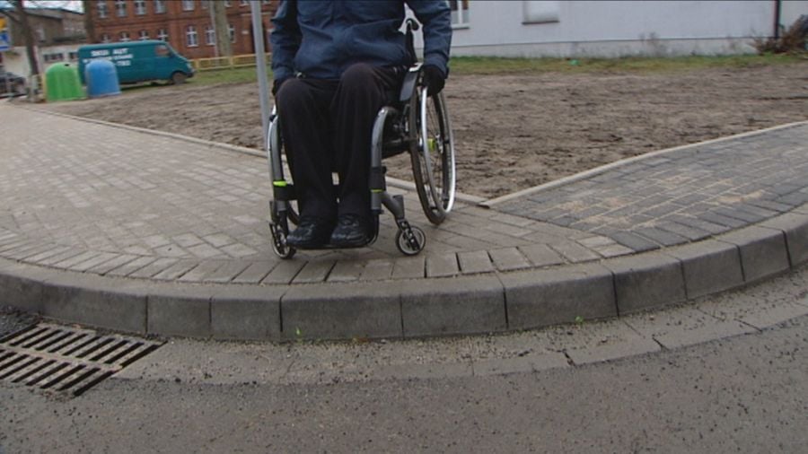 Szczecin: Krawężniki grozy, czyli codzienne problemy niepełnosprawnych mieszkańców
