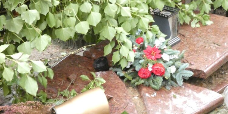 Cmentarz Centralny: Czy zniszczenia mogły być mniejsze?