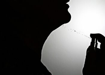 Jak możesz paść ofiarą kradzieży kupując perfumy? Uważaj na oszustów!