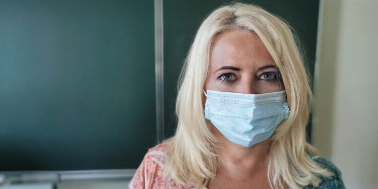 Nie będzie obowiązkowych szczepień dla mundurowych i nauczycieli