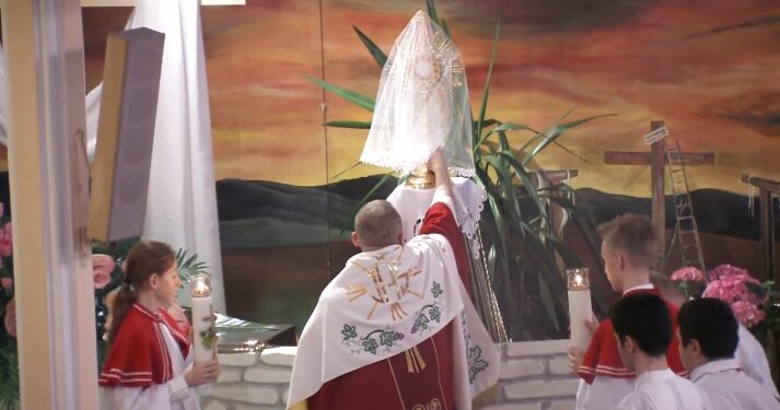 Wielki Piątek: Msze Męki Pańskiej i czuwanie w szczecińskich parafiach