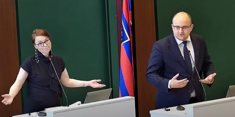 Rada Miasta zwleka z usunięciem rosyjskich pomników. Radny Matecki przerywa sesję.