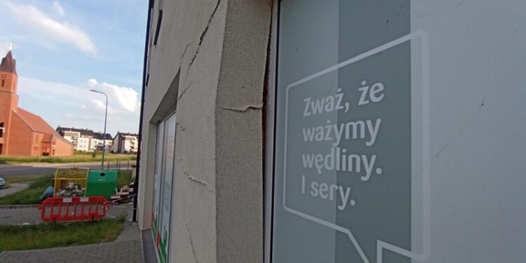 Mija miesiąc od katastrofy. Ludzie dalej nie mogą wrócić do domów