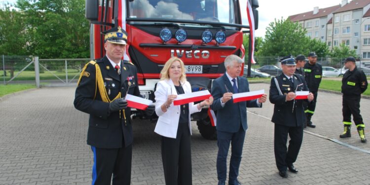 Przekazanie nowego wozu bojowego dla OSP Kołbacz