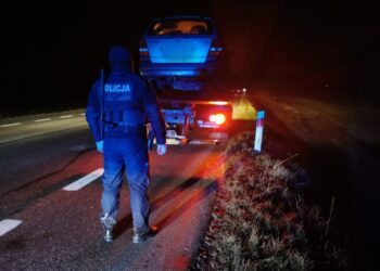 Sceny jak z filmu pobicie, kradzież auta, pościg i strzelanina