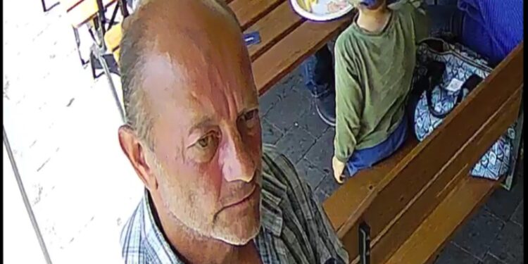 Zapłacił w kebabie cudzą kartą płatniczą. Teraz poszukuje go policja