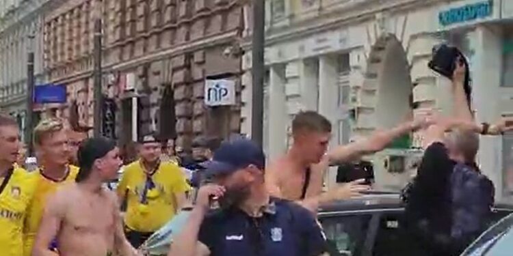 Duńska patologia rzucała butelkami w sektor rodzinny i piłkarzy Pogoni Szczecin