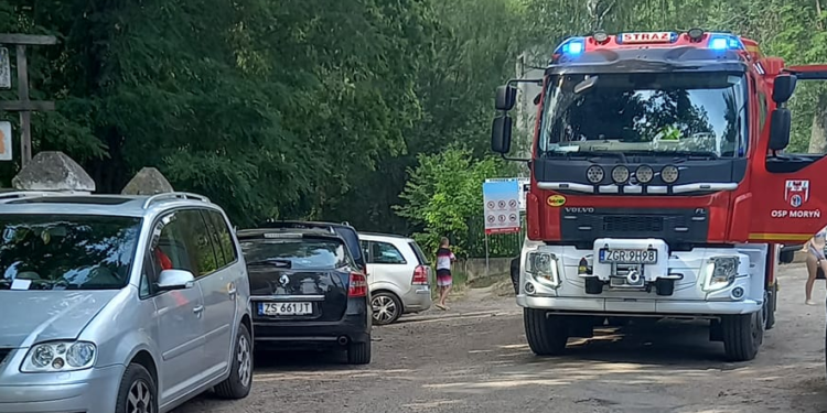 Straż pożarna nie mogła przejechać, ponieważ plażowicze zastawili drogę