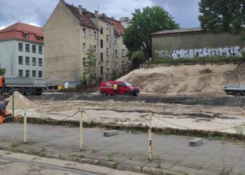 Szczecin: Blok mieszkalny na cmentarzu? Deweloper wyjaśnia