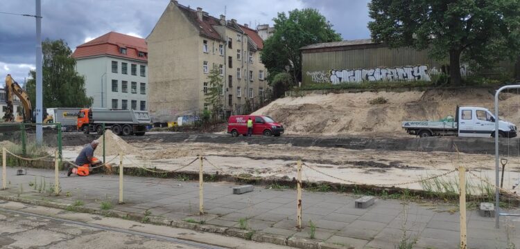 Szczecin: Blok mieszkalny na cmentarzu? Deweloper wyjaśnia