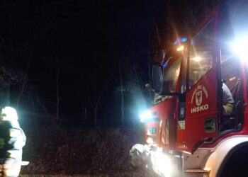 Kobieta zniknęła w wodzie. Nocne poszukiwania w jeziorze Ińsko