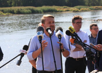 Z Odry wyłowiono co najmniej 10 ton martwych ryb. Straty sięgają kilkunastu milionów złotych!