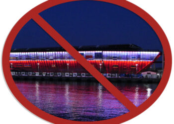 01.08 Morskie Centrum Nauki nie zostało podświetlone w biało-czerwonych kolorach