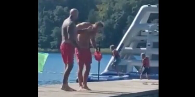 Ratownik WOPR opluty i uderzony za przypomnienie o kapoku. Szokujące obrazki w Cieszynie [WIDEO]