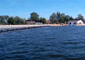 Stepnica: Spędź ostatni weekend wakacji nad wodą! Biała flaga na kąpielisku