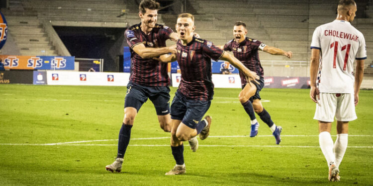 Kozłowski wypożyczony z Brighton. Wychowanek Pogoni ma już nowy klub