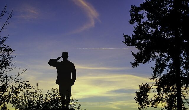 Żołnierz z synem uratował życie człowieka