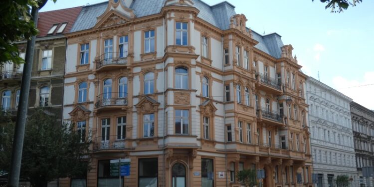 Rewitalizacja czy kompromitacja?