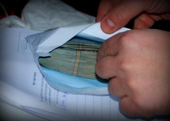 Afera łapówkarska w Kołobrzegu zatacza coraz szersze kręgi. Najpierw CBA zatrzymało wójta, teraz również starostę