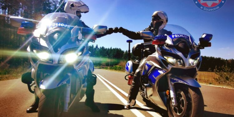 Szczecin: policjanci pełniący służbę na motocyklach zatrzymali kierowcę BMW pod wpływem narkotyków