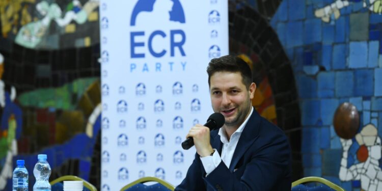 Patryk Jaki udowadnia w Parlamencie Europejskim kto jest ruską onucą. Spotkania otwarte z europosłem już jutro w Szczecinie i Gryfinie