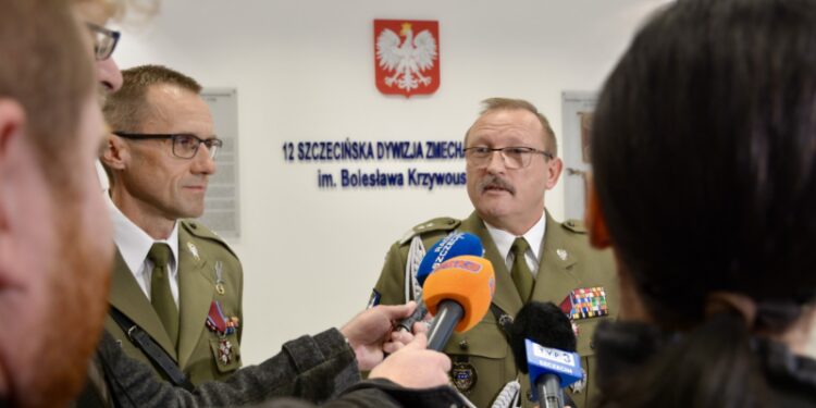 Uroczysta zmiana dowodzenia w 12. Szczecińskiej Dywizji Zmechanizowanej