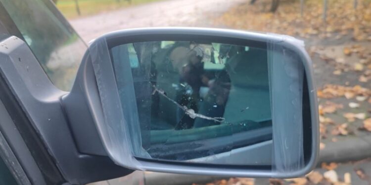 Kołobrzeg: 30-latek niszczył bez przyczyny zaparkowane pojazdy. Grozi mu do 5 lat więzienia