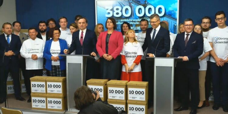 Projekt „W Obronie Chrześcijan” trafił do Sejmu! „Nie pozwolimy na to, żebyśmy we własnym kraju czuli się jak sekciarze”