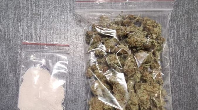 Policjanci zatrzymali 4 mężczyzn i zabezpieczyli prawie pół kilograma narkotyków