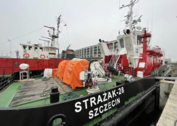 Nowy statek pożarniczy oficjalnie odebrany w Szczecinie. W grudniu symboliczny chrzest