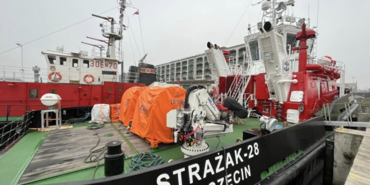 Nowy statek pożarniczy oficjalnie odebrany w Szczecinie. W grudniu symboliczny chrzest