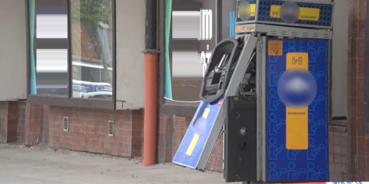 Okradali bankomaty na terenie Polski i Niemiec. Trzech mężczyzn stanie przed sądem