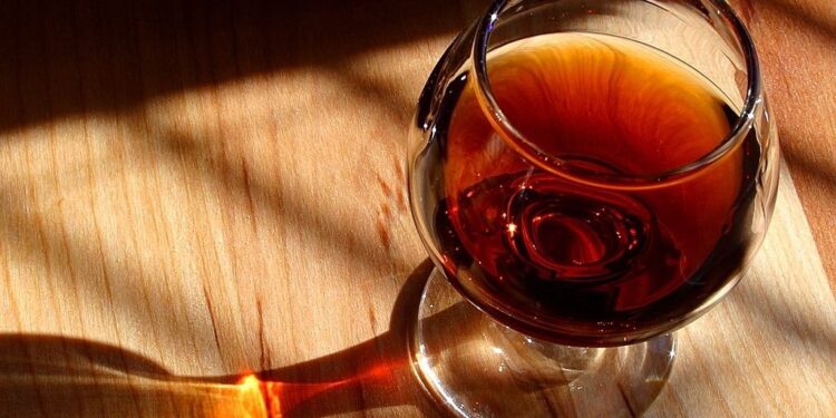 Choszczno: Po alkoholu uderzył autem w maszt. Potem pojechał po dziecko