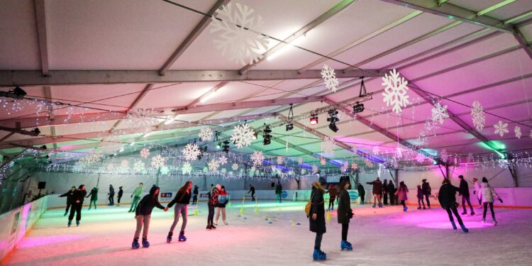 Miejski sezon na łyżwy rozpoczęty! Weekend pełen atrakcji przy Netto Arenie