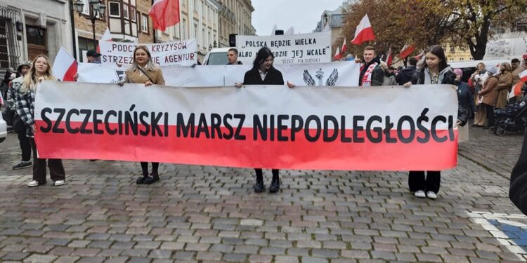 Szczecin: Tysiące Polaków przeszło pod biało-czerwonymi flagami!