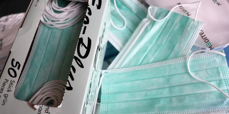 Szczecin: Kupił przez internet maseczki za 11 tys. zł! Nigdy ich nie otrzymał