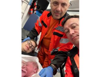 Kamień Pomorski: Ratownicy medyczni przyjęli poród w karetce