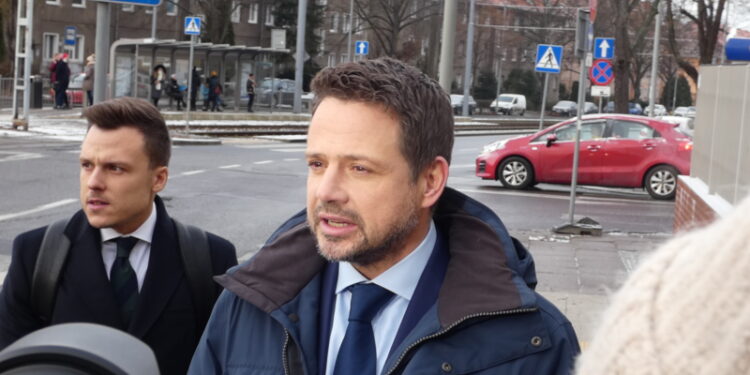 Rafał Trzaskowski przesłuchany przez Prokuraturę Regionalną w Szczecinie. Tłumaczył się w sprawie Ewy Wrzosek