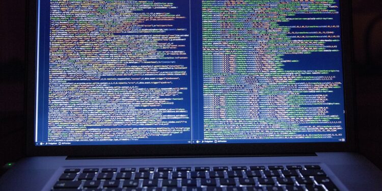 Oszukiwali metodą „na dopłatę”. Przestępcy wyłudzili co najmniej 1 mln zł