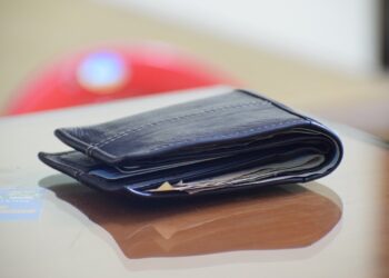 Kamień Pomorski: Znalazł portfel z dużą sumą pieniędzy. Oddał go na policję, a ta znalazła właściciela!