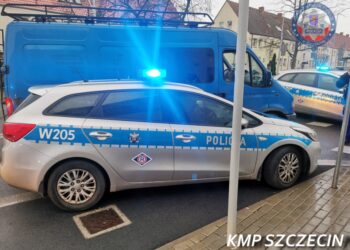 Pościg ulicami Szczecina. Uszkodzony radiowóz i zatrzymany poszukiwany